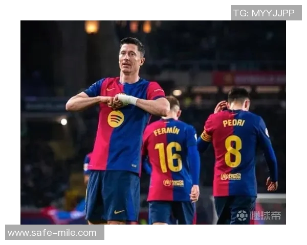 莱万在欧冠赛场展现锋芒10场比赛打入12球领跑射手榜 莱万在欧冠赛场展现锋芒10场比赛打入12球领跑射手榜